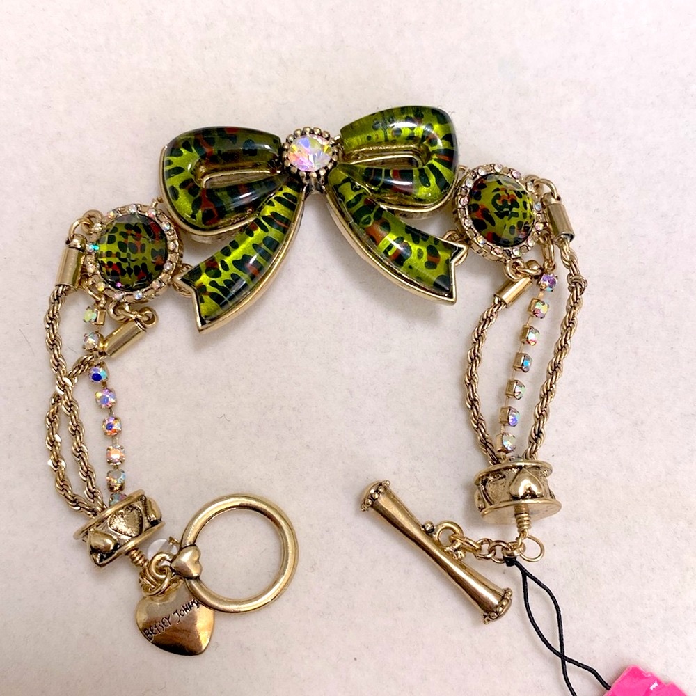 NWT Betsey Johnson Green Camo Print Bow Toggle Bracelet 7.25”